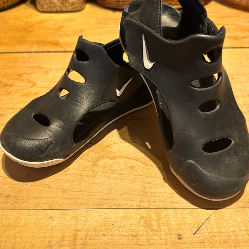 Nike outdoor sandals kids